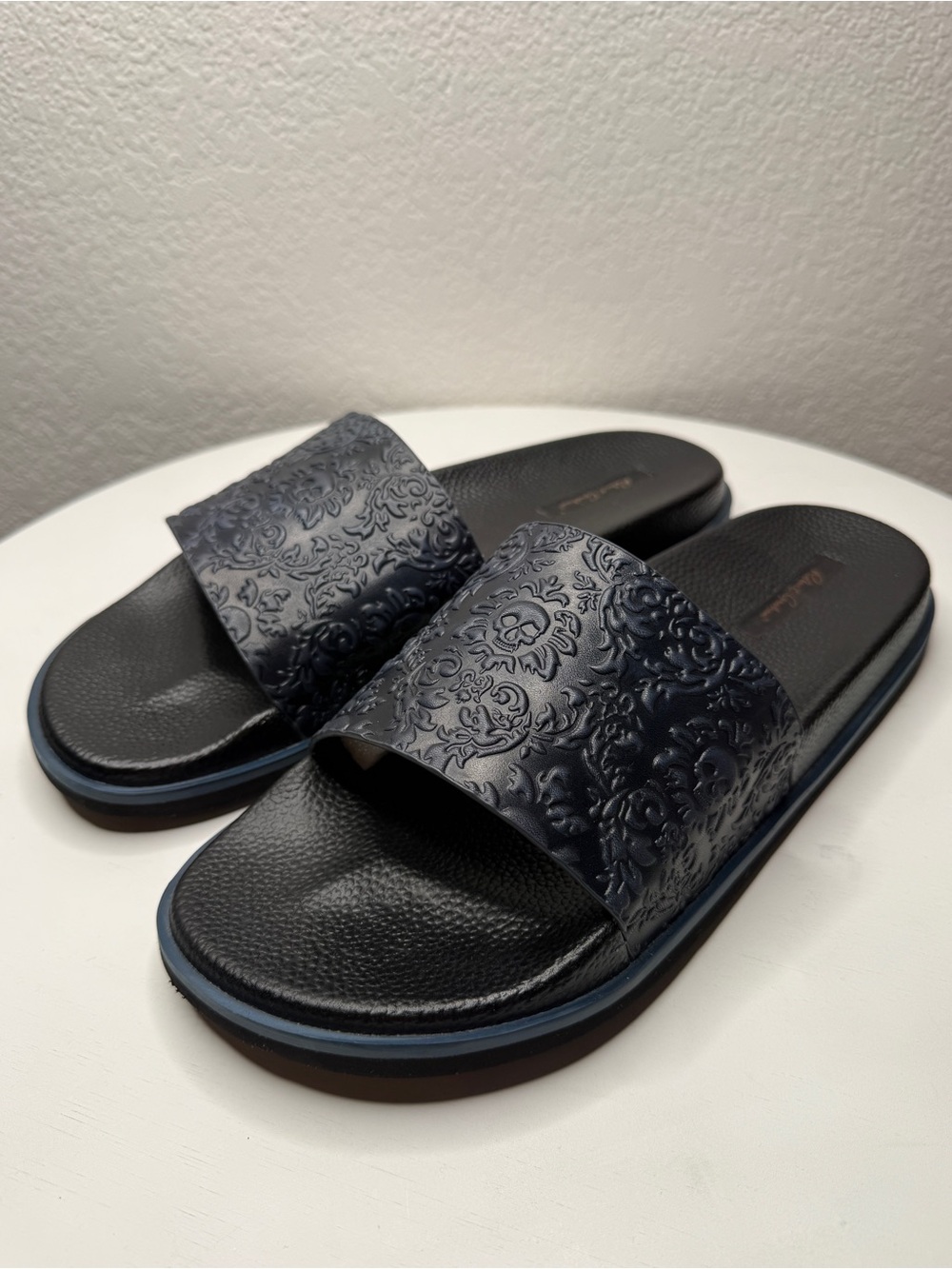 Robert Graham Black Navy Embossed Slide Sandals Size 12